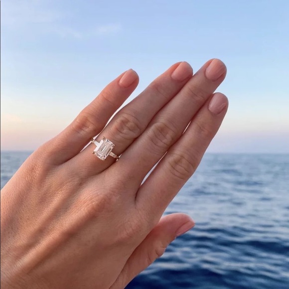 1.75Ct Emerald Cut Swarovski 9x7 Solitaire Ring - Picture 9 of 16